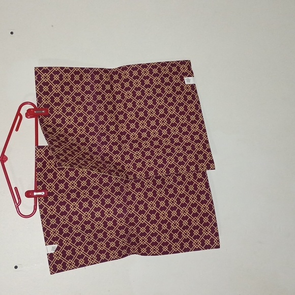 Merlot table Runner and 2 placemats 3 total pieces . - Picture 4 of 4